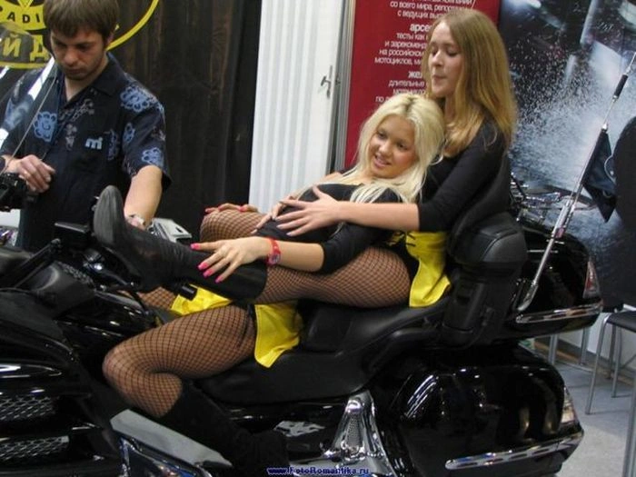 Дівчата на байк-шоу (80 фото) – фото 6