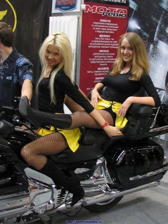 Дівчата на байк-шоу (80 фото) – фото 35