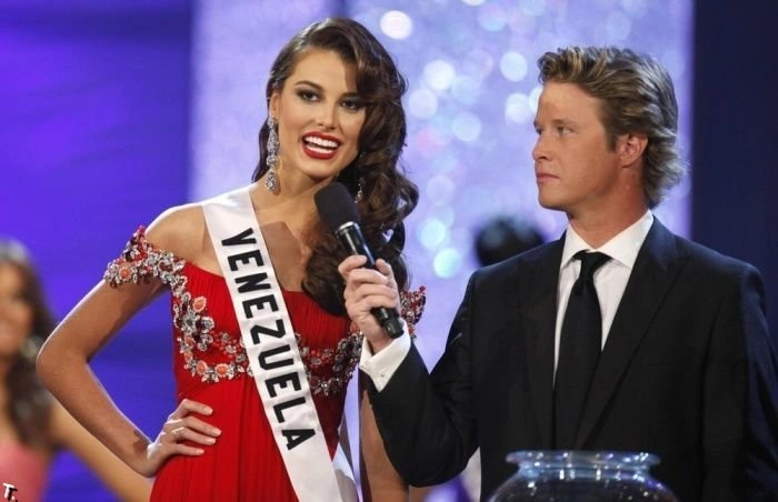 Міс Всесвіт-2009 Стефанія Фернандес (24 фото) – фото 1