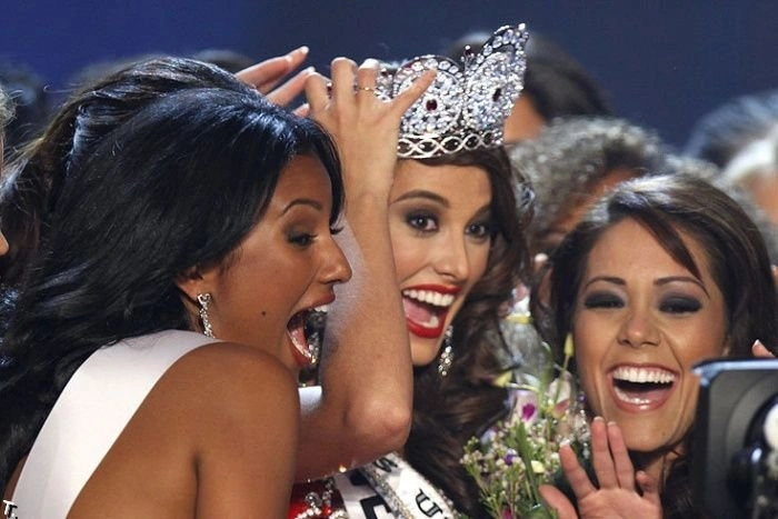 Міс Всесвіт-2009 Стефанія Фернандес (24 фото) – фото 8