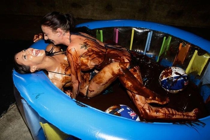 Боротьба в бікіні (9 фото) – фото 1