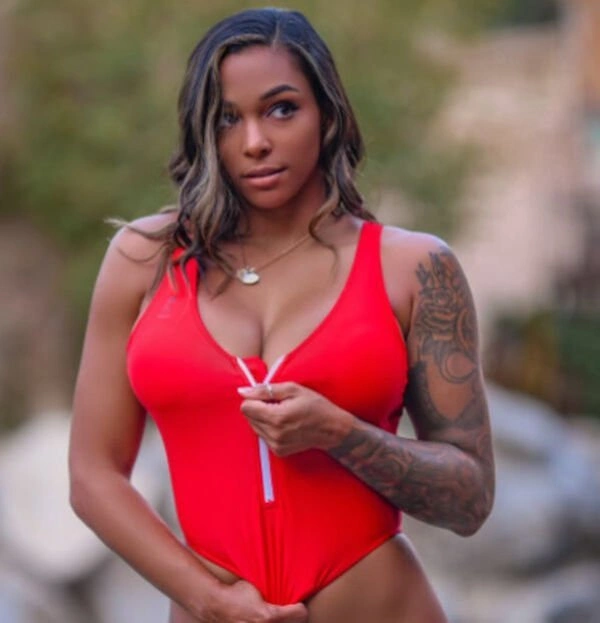 Дівчата, які мають що показати (25 фото) – фото 2