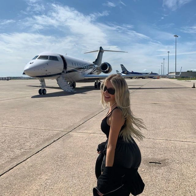 Відеоблогерка Корінна Копф заробила 4 мільйони доларів за один місяць на продажу відвертих фото – фото 15