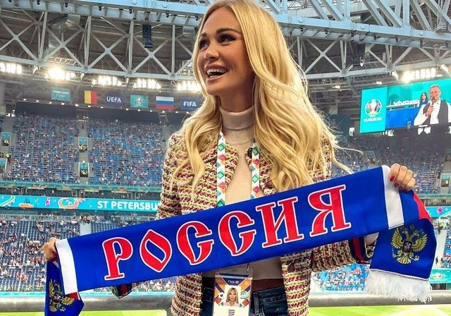 Вікторія Лопирєва: модель, мати та посланець ФІФА (15 фото)