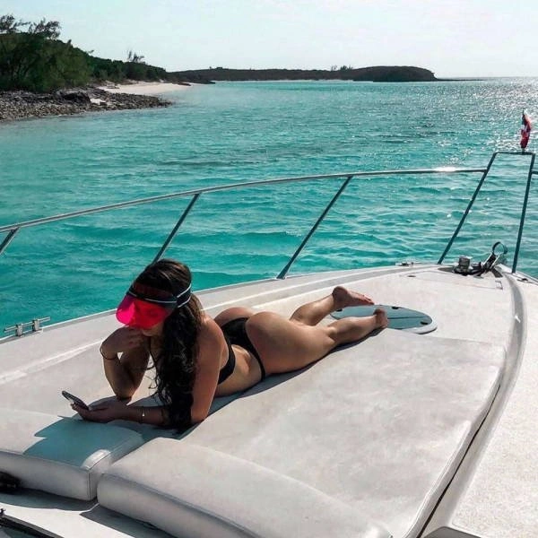 Дівчата, які знають, якою стороною потрібно повертатися до камери (25 фото) – фото 5