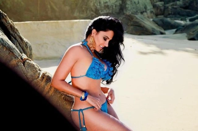 Найсексуальніша жінка Бразилії MC Rielle застрахувала свою "п'яту точку" на 14 мільйонів (20 фото) – фото 11