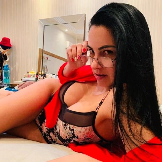 Найсексуальніша жінка Бразилії MC Rielle застрахувала свою "п'яту точку" на 14 мільйонів (20 фото) – фото 17