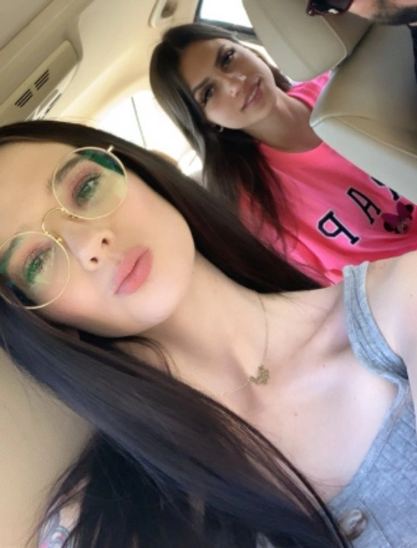 Дівчата роблять селфі в автомобілях (25 фото) – фото 4