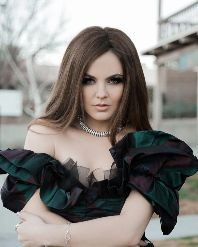 Софія Таюрська - гаряча учасниця гурту Little Big, яка представить Росію на "Євробаченні-2020" (13 фото) – фото 5