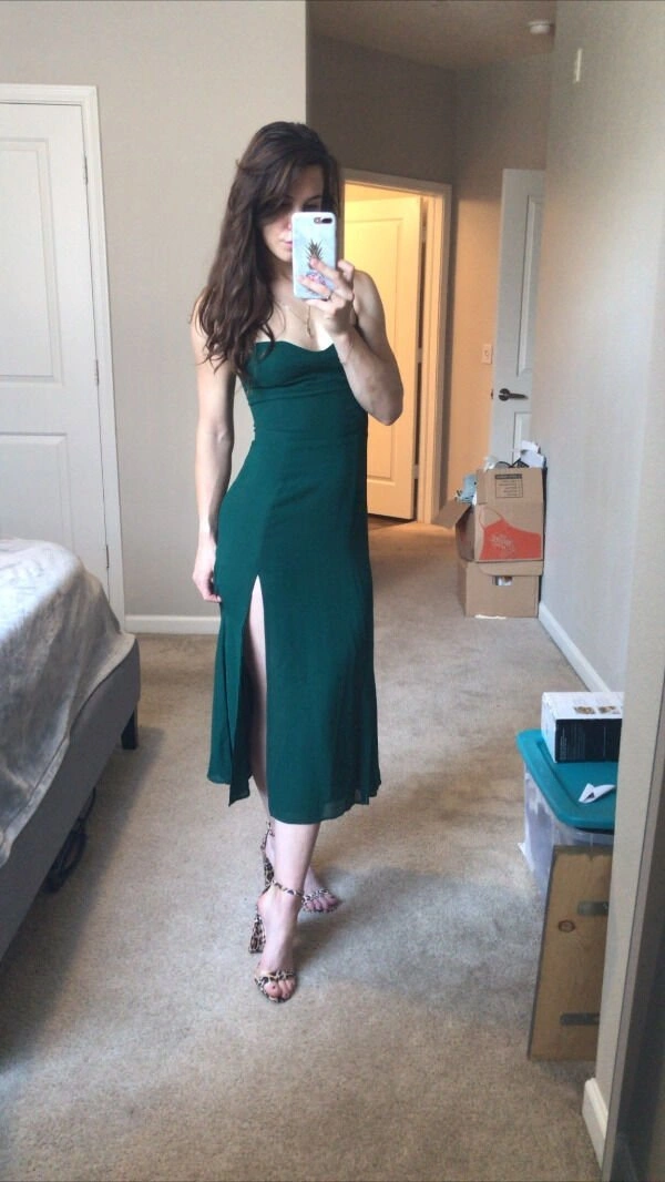 Дівчата в відкритих та коротких сукнях (25 фото) – фото 13