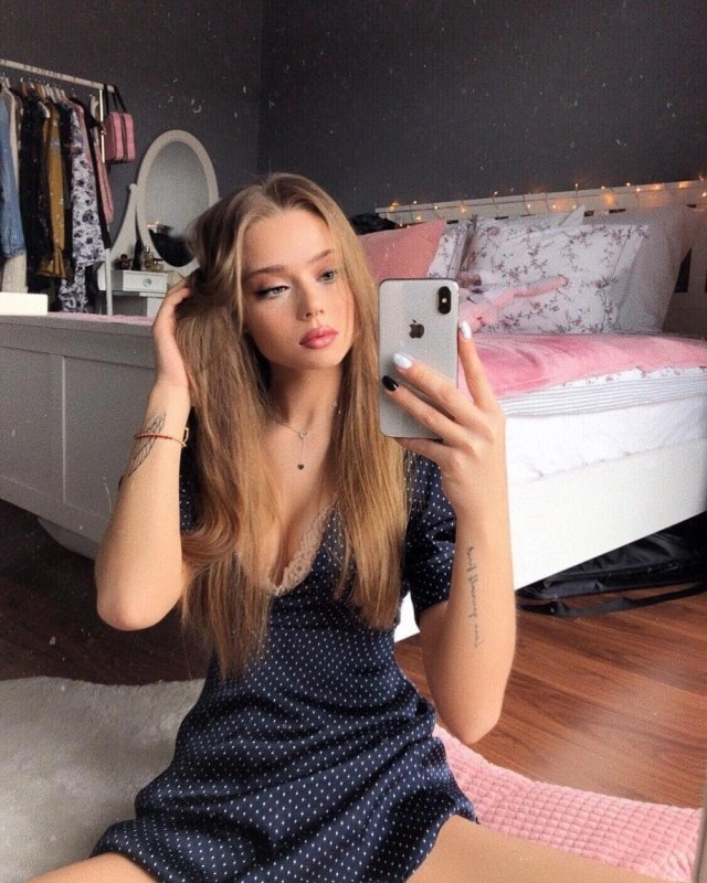 Дівчата в відкритих та коротких сукнях (25 фото) – фото 17