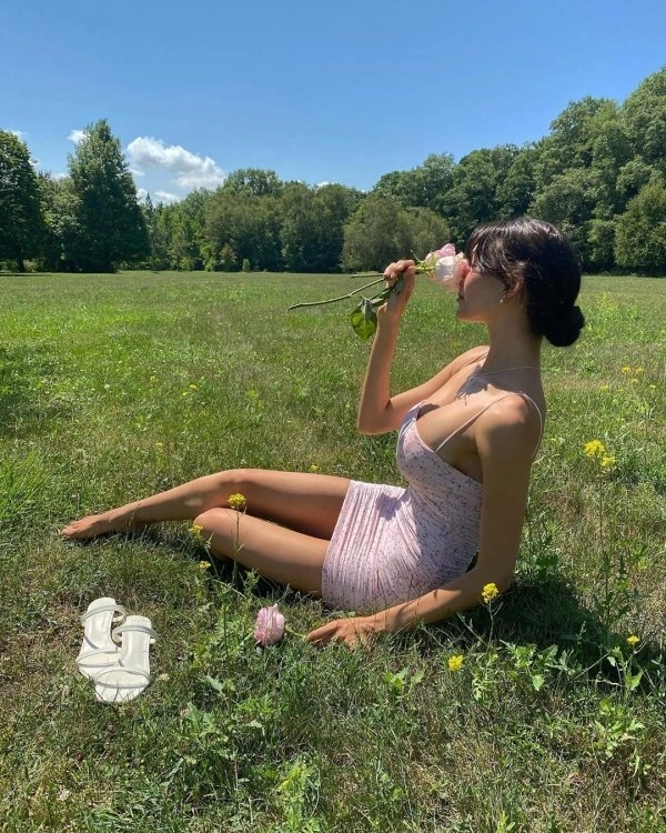 Дівчата в відкритих та коротких сукнях (25 фото) – фото 25