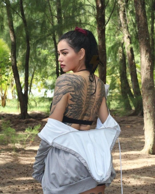 Белла Порч: дівчина, яка заробила понад 7 мільйонів рублів, просто киваючи головою на відео (15 фото + відео) – фото 12