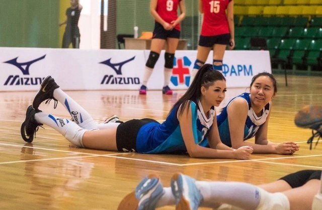 Казахстанська волейболістка Тетяна Дем'янова, викроююча хлопців одним ударом (17 фото) – фото 6