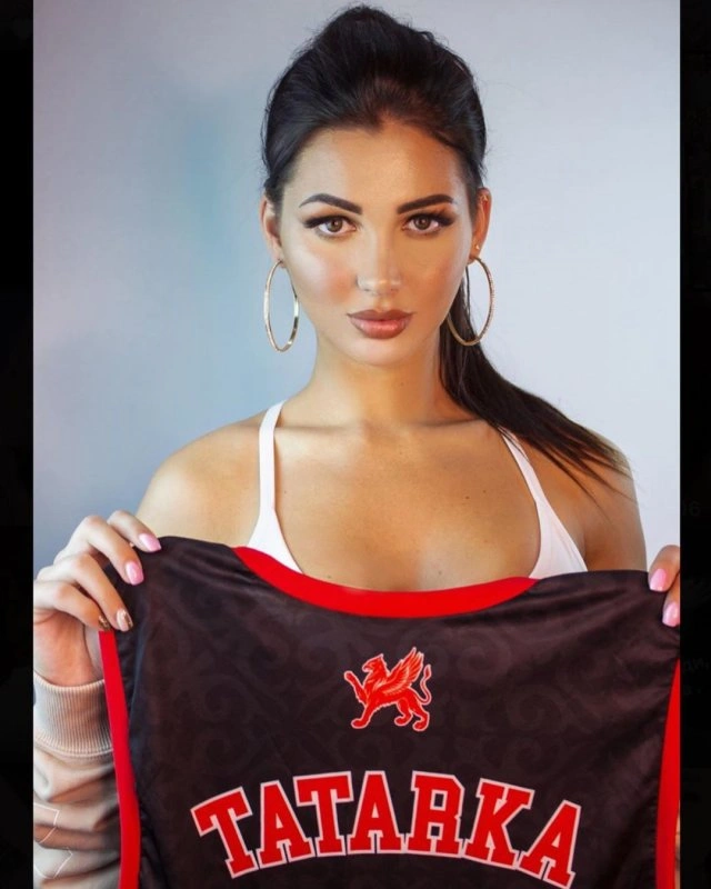 Казахстанська волейболістка Тетяна Дем'янова, викроююча хлопців одним ударом (17 фото) – фото 10