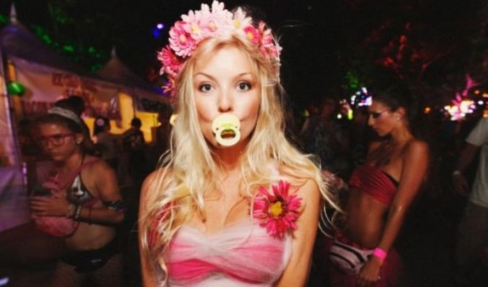 Дівчата з рейв фестивалів (25 фото) – фото 6