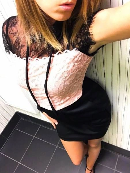 Дівчата з вузькими таліями (39 фото) – фото 26