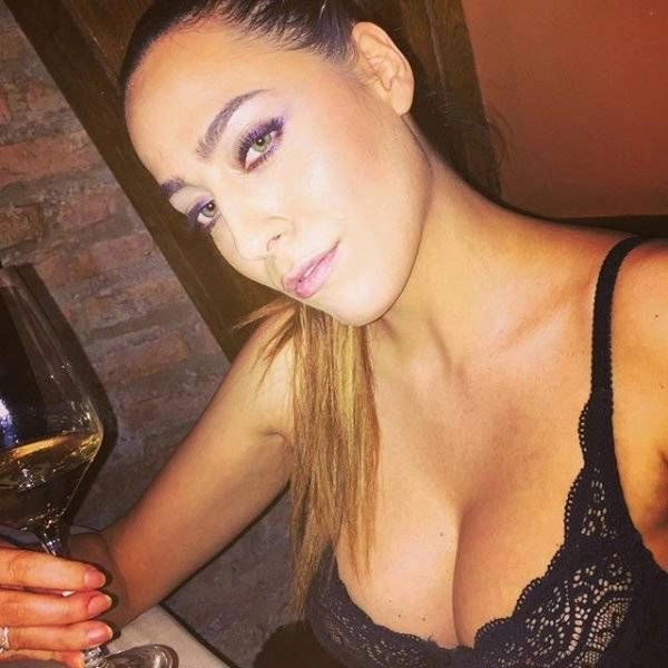 Італійська модель Паола Сауліно мріє про зустріч з власником біонічного пеніса (7 фото) – фото 1