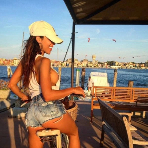 Дівчата в коротких шортах (62 фото) – фото 4