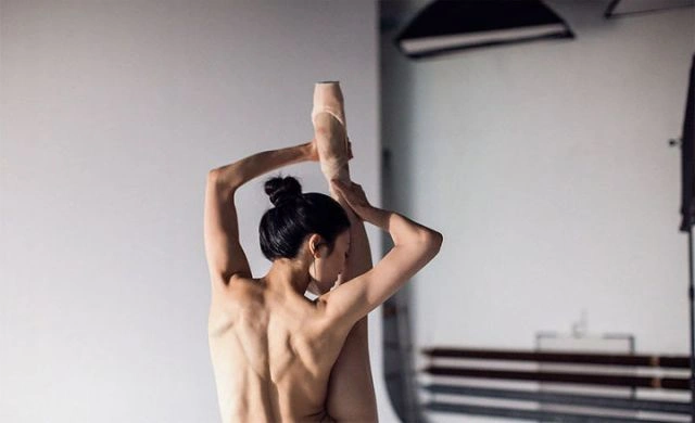 Спортсмени знялися оголеними у благодійному календарі Домініки Цуди (15 фото) – фото 1