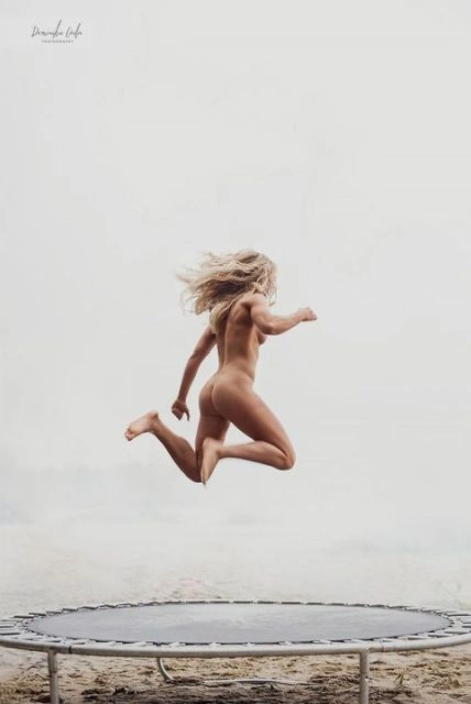 Спортсмени знялися оголеними у благодійному календарі Домініки Цуди (15 фото) – фото 9