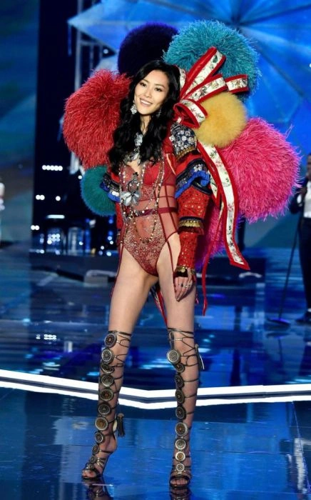 Модний показ Victoria's Secret у Шанхаї (33 фото) – фото 19