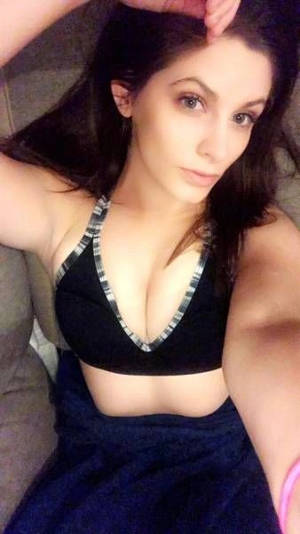 Дівчата фотографуються в спортивних топах (27 фото) – фото 3