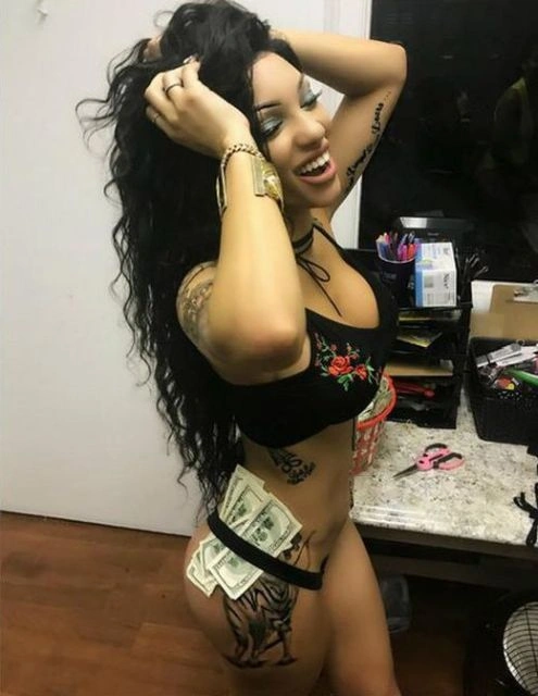 Фото за лаштунками стриптизерок (19 фото) – фото 7