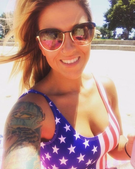 Дівчата в сонцезахисних окулярах (40 фото) – фото 40