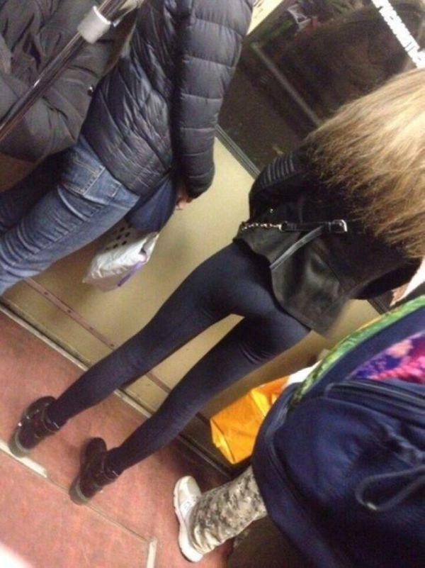 Дівчата в лосинах та інших обтяжливих штанах (16 фото) – фото 1