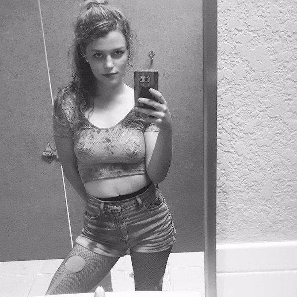 Дівчата без бюстгальтерів (40 фото) – фото 7