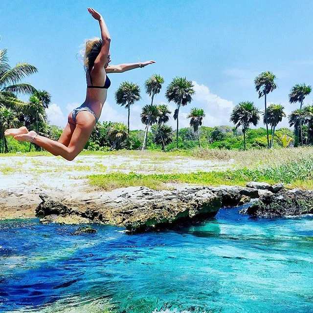 Сестри-серфінгістки Еллі-Джин і Холлі-Сью Коффі завоювали мережу фото у купальниках (44 фото) – фото 29