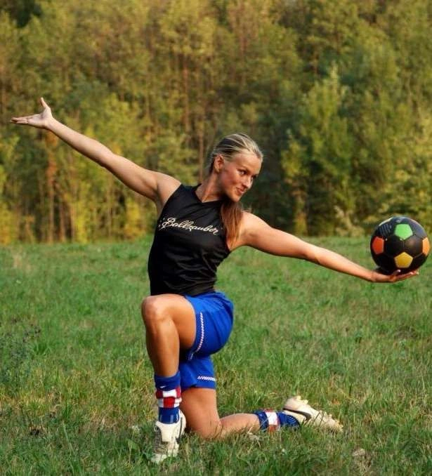 Хорватська топ-модель хоче стати тренером збірної РФ з футболу (6 фото) – фото 5