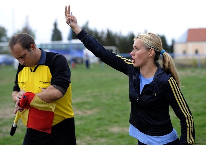 Хорватська топ-модель хоче стати тренером збірної РФ з футболу (6 фото) – фото 6