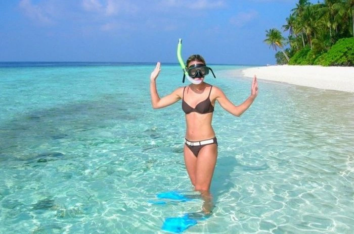 Дівчата в купальниках насолоджуються променями сонця (37 фото) – фото 32