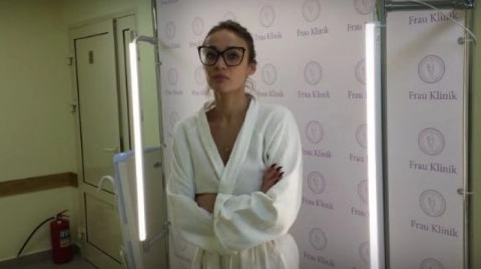 Знаменитості, які зменшили груди (47 фото) – фото 2