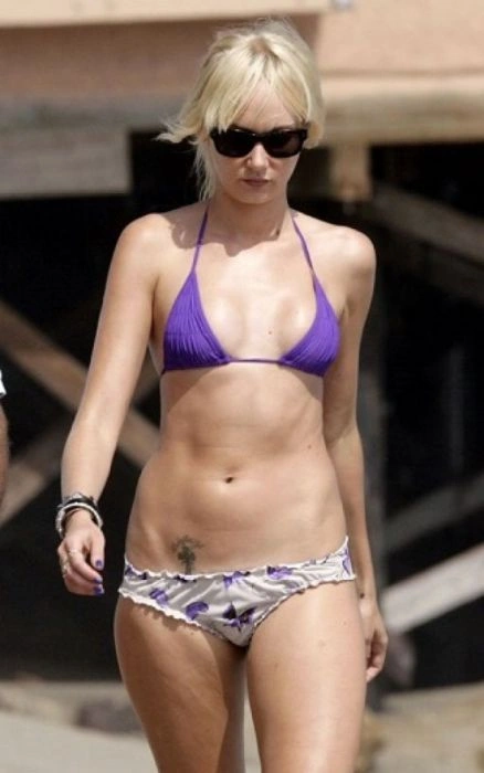 Знаменитості, які зменшили груди (47 фото) – фото 47