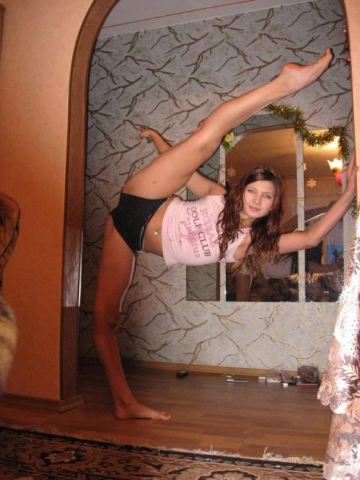 Дівчата фотографуються в затишній домашній обстановці (48 фото) – фото 8