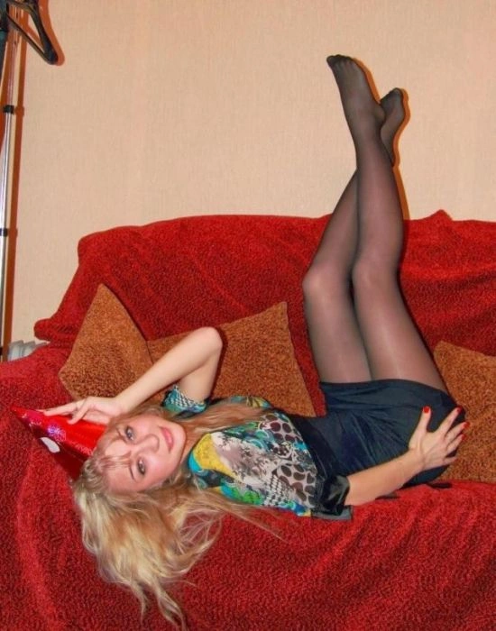 Дівчата фотографуються в затишній домашній обстановці (48 фото) – фото 34