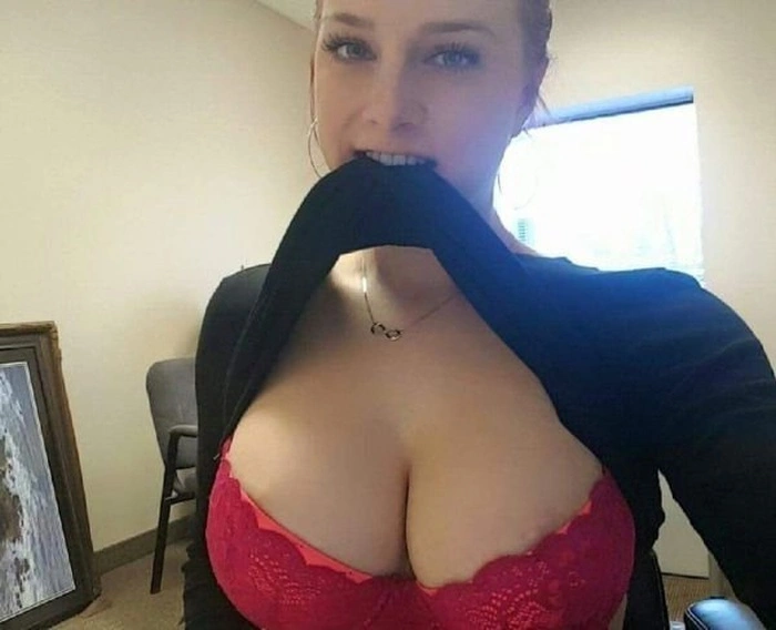 Дівчата фотографуються на роботі (30 фото) – фото 3