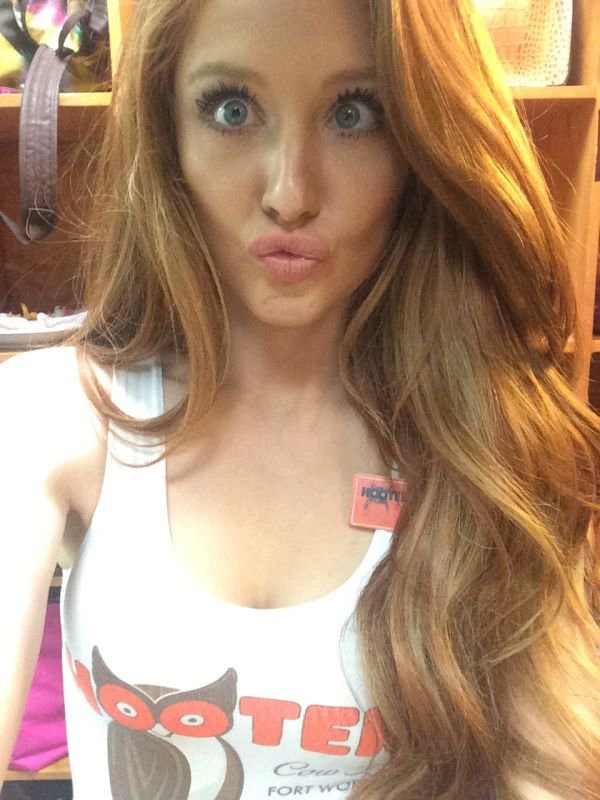 Дівчата фотографуються на роботі (30 фото) – фото 12