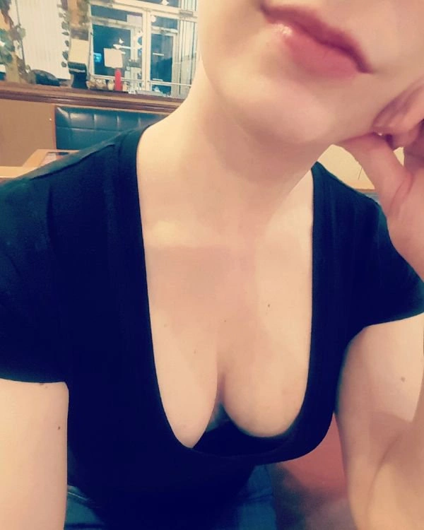 Дівчата фотографуються на роботі (30 фото) – фото 15