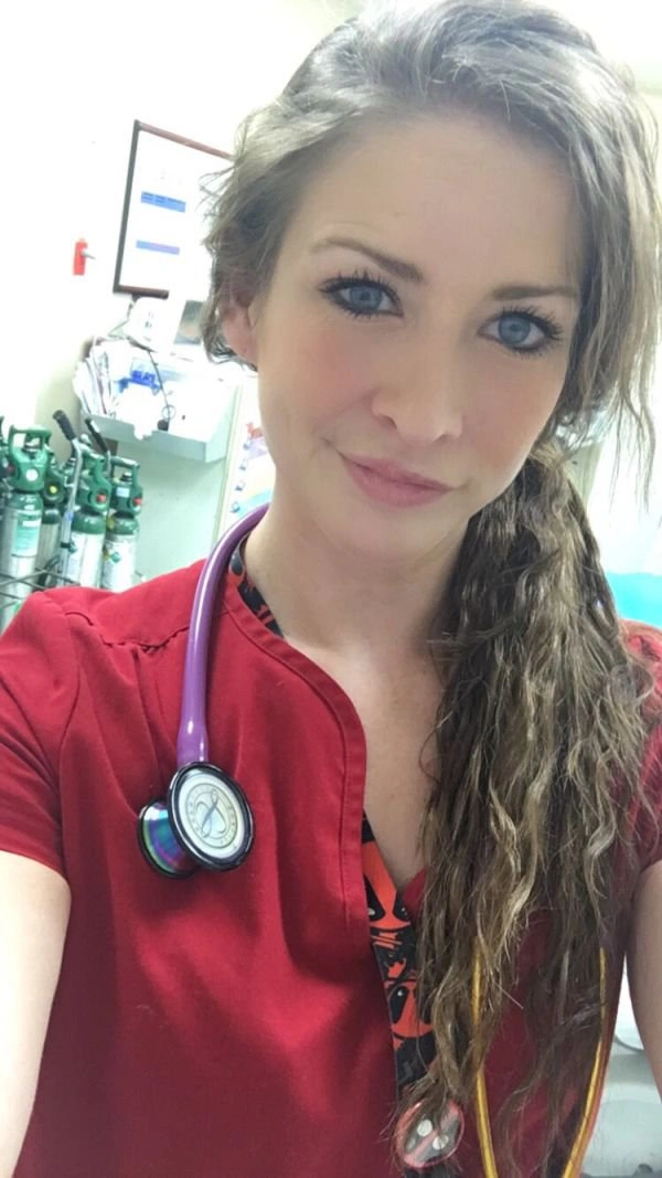 Дівчата фотографуються на роботі (30 фото) – фото 16