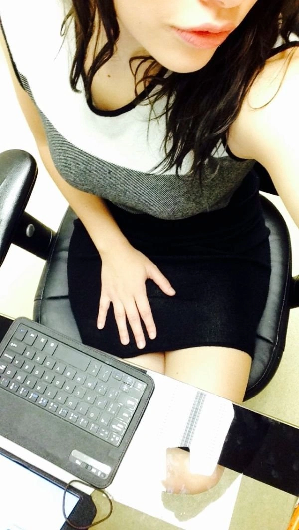 Дівчата фотографуються на роботі (30 фото) – фото 29