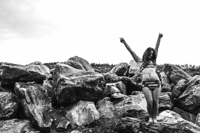 30 жінок взяли участь у напівоголеній фотосесії, протестуючи проти цензури в Facebook (13 фото) – фото 1