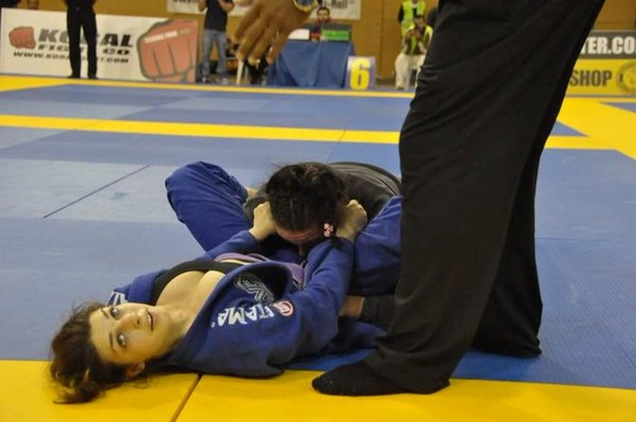 Дівчина-боєць Маккензі Дерн вразила користувачів мережі своїми захопленнями (6 фото)