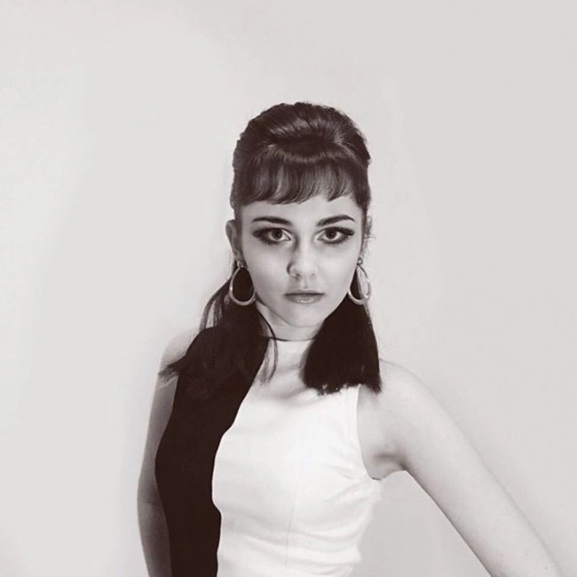 Аннеліс Франсін - 17-річна дівчина, яка може перетворитися на будь-яку красуню минулого (30 фото) – фото 26