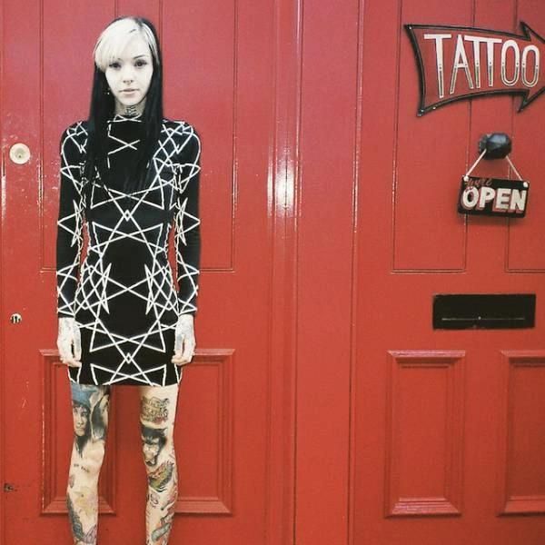 Дівчина, яка дуже любить модифікувати своє тіло (23 фото) – фото 3