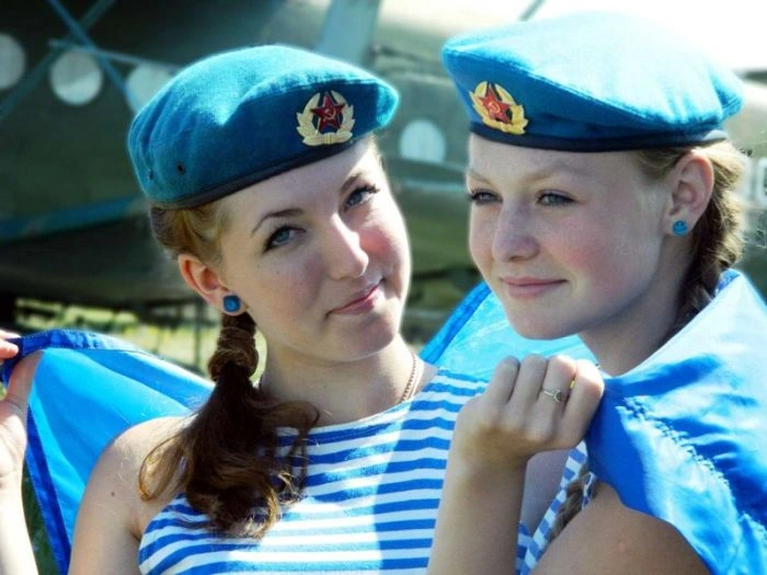 Чарівні дівчата у рядах ВДВ (34 фото)