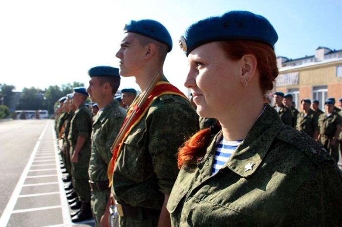 Чарівні дівчата у рядах ВДВ (34 фото) – фото 2